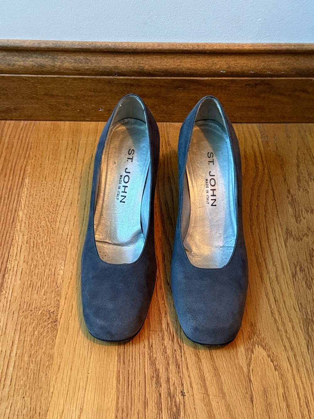 St. John dark gray suede heels pumps Made In Italy 7.5 AA Narrow - Picture 2 of 8